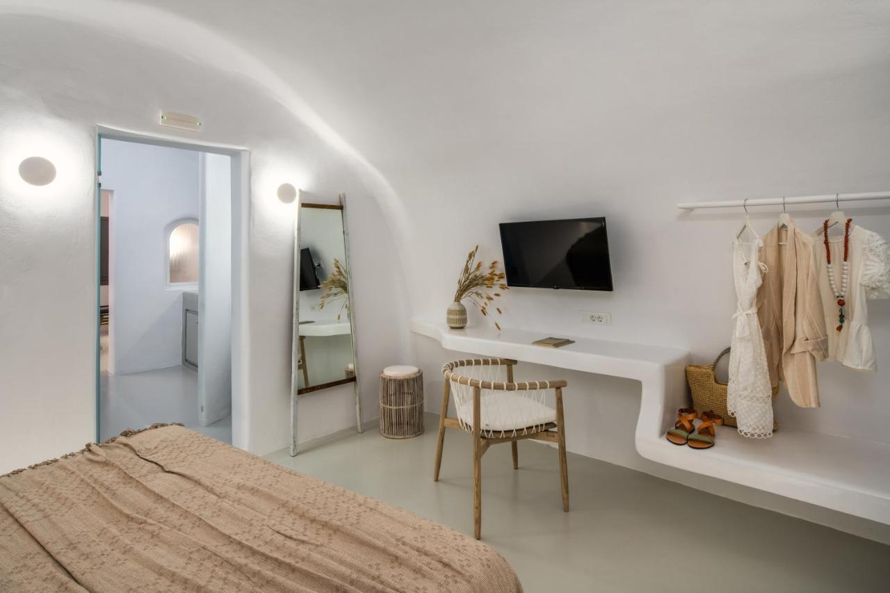 Deep In Cave Suites Fira  Exterior photo