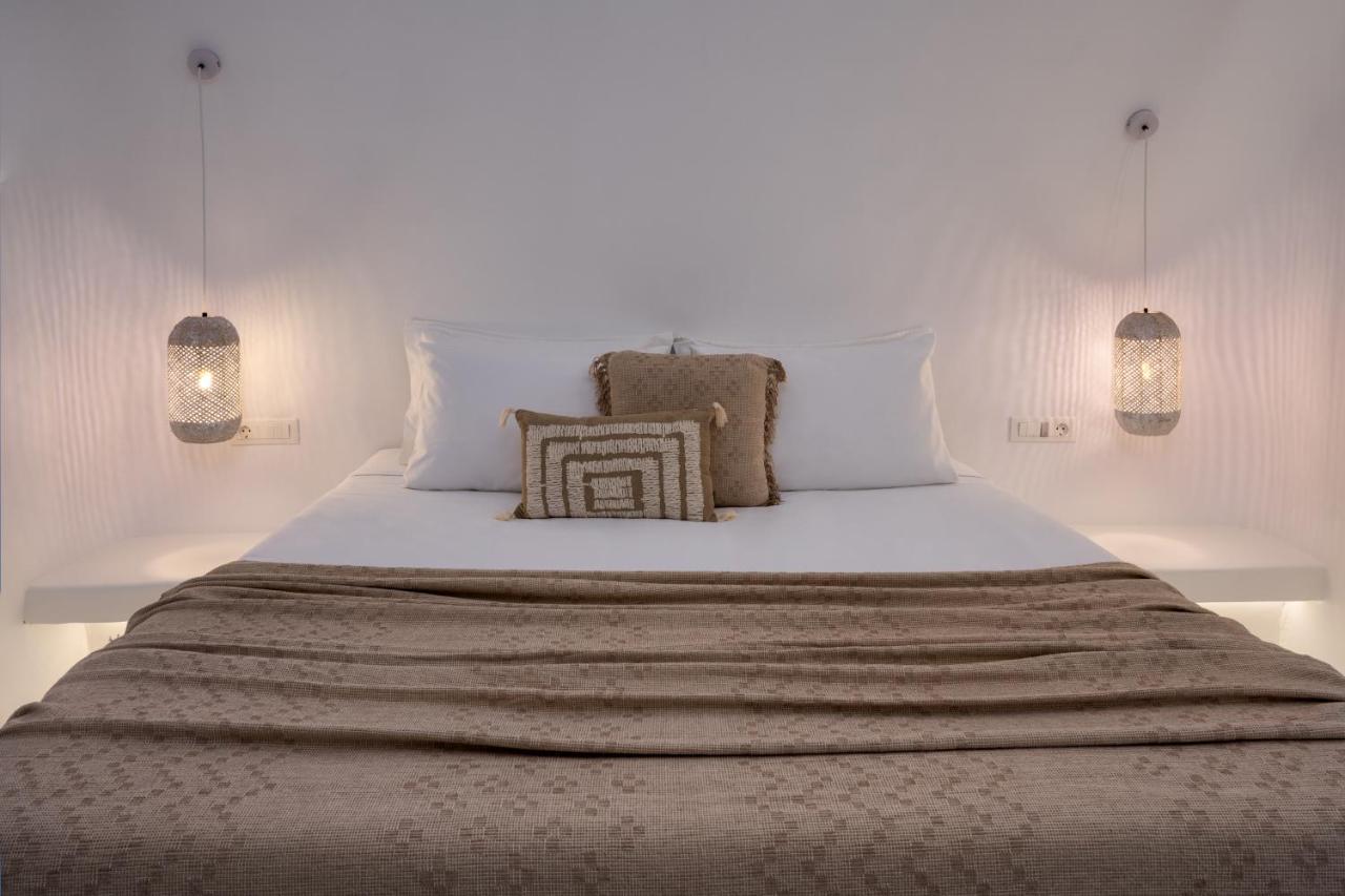 Deep In Cave Suites Fira  Exterior photo